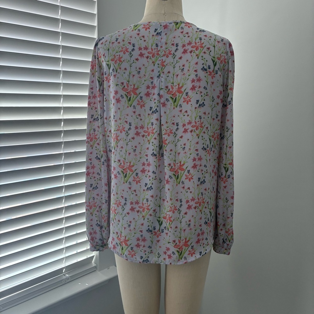 Gap Women's Floral Lavender Pintuck Split-Neck Blouse - Picture 4 of 10